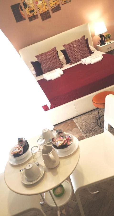 Domus Luigi Leone II Bed & Breakfast Napoli Dış mekan fotoğraf