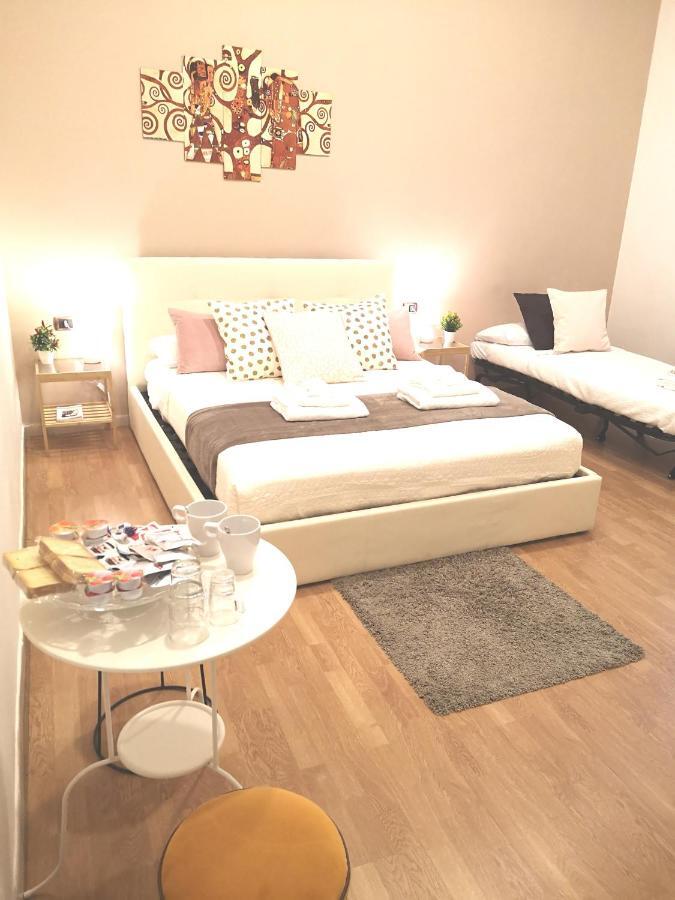 Domus Luigi Leone II Bed & Breakfast Napoli Dış mekan fotoğraf